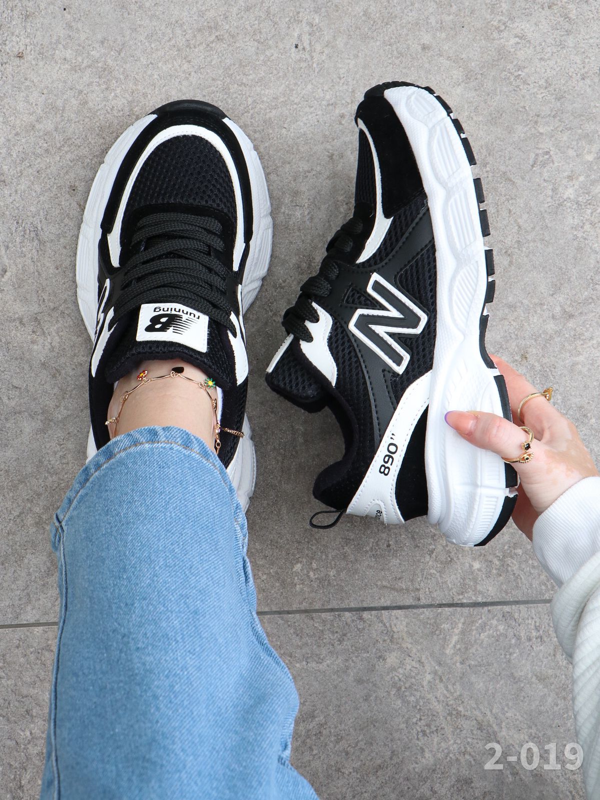 New Balance 890