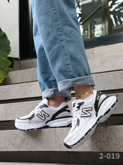 New Balance 890